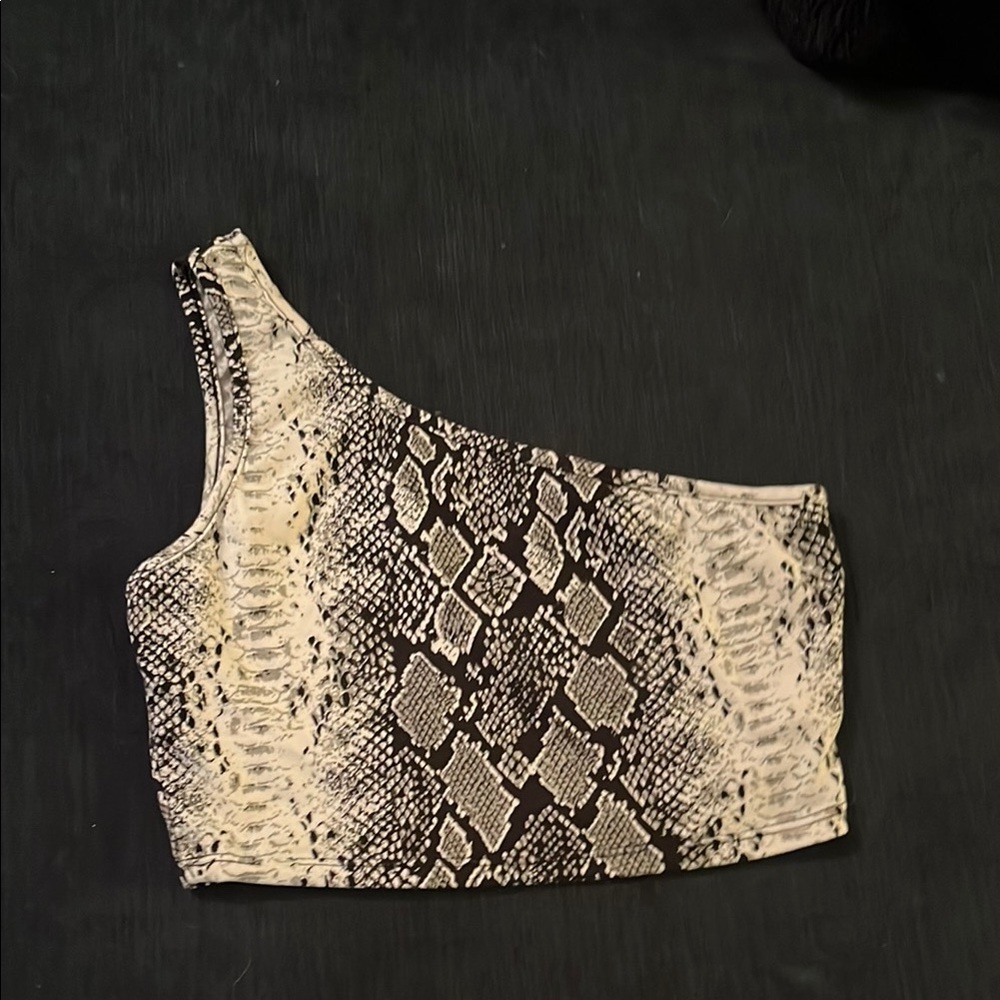 Forever 21 Black and White Reptile Print Top
